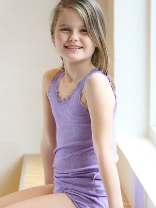 Brzy začne podzimní školková sezona a už teď se nám množí dotazy, jak oblékat dítě do školky, aby mu uvnitř nebylo vedro a...